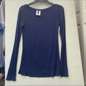 Bcbg Maxazria Leah long sleeve Tee Shirt Navy
Sz M